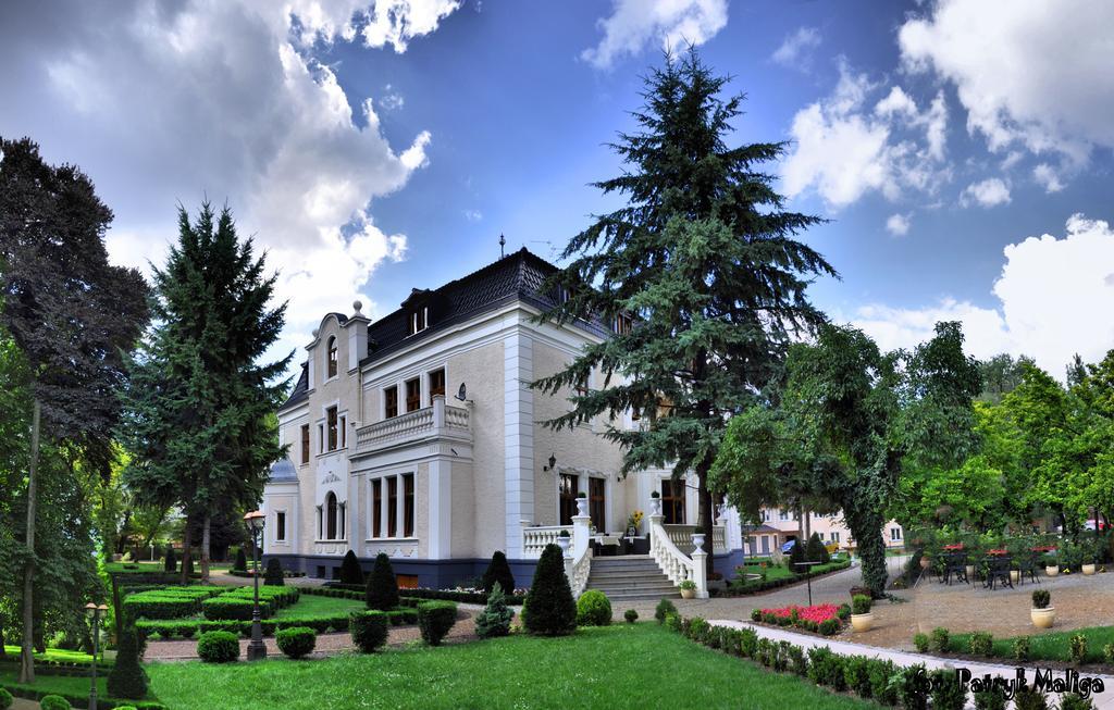 Villa Park Opole Exteriör bild