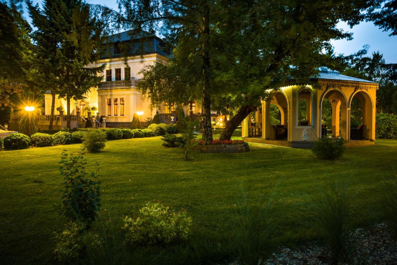 Villa Park Opole Exteriör bild