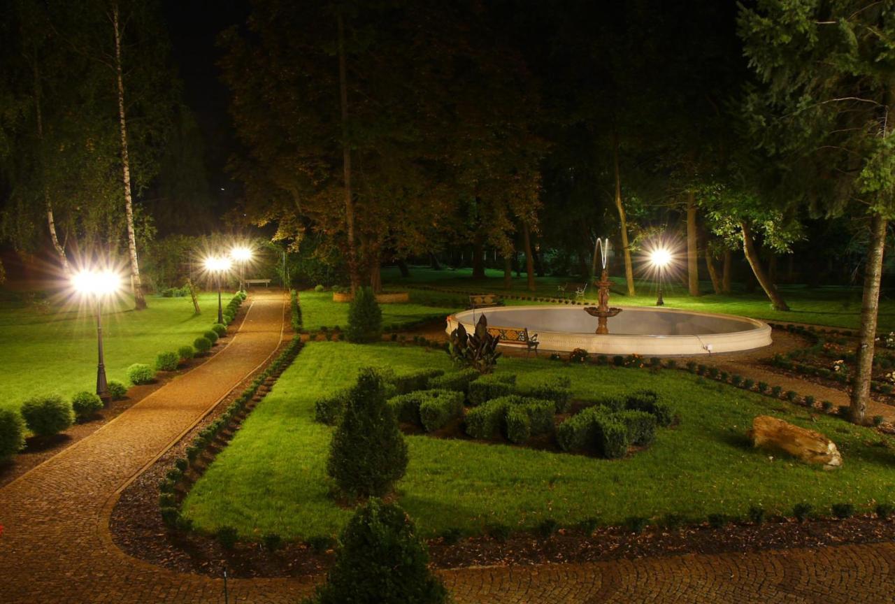 Villa Park Opole Exteriör bild